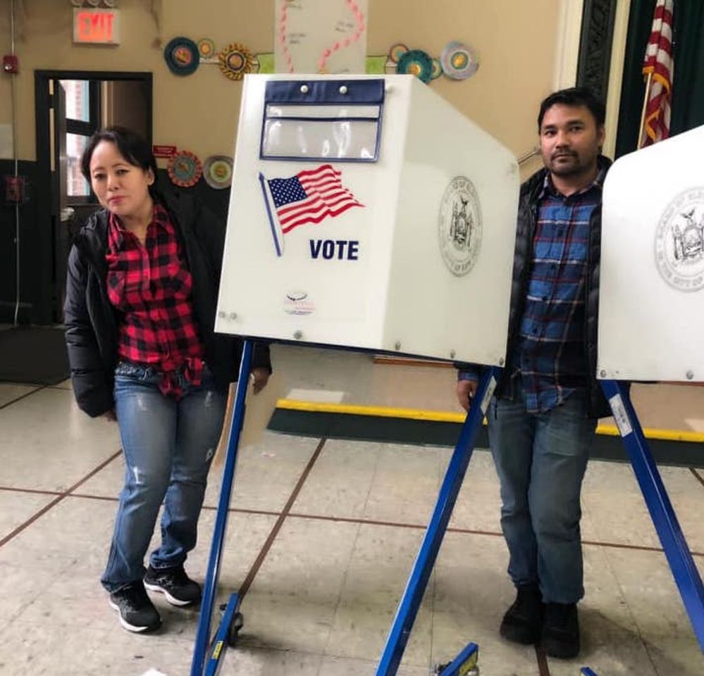 अमेरिकामा रहेका नेपालीको प्रतिनिधिमुलक तस्विर : न्युयोर्कका महेश मल्ल र पुनम राना मल्ल। तस्वीर सौजन्य : महेश मल्लको फ़ेसबुक।